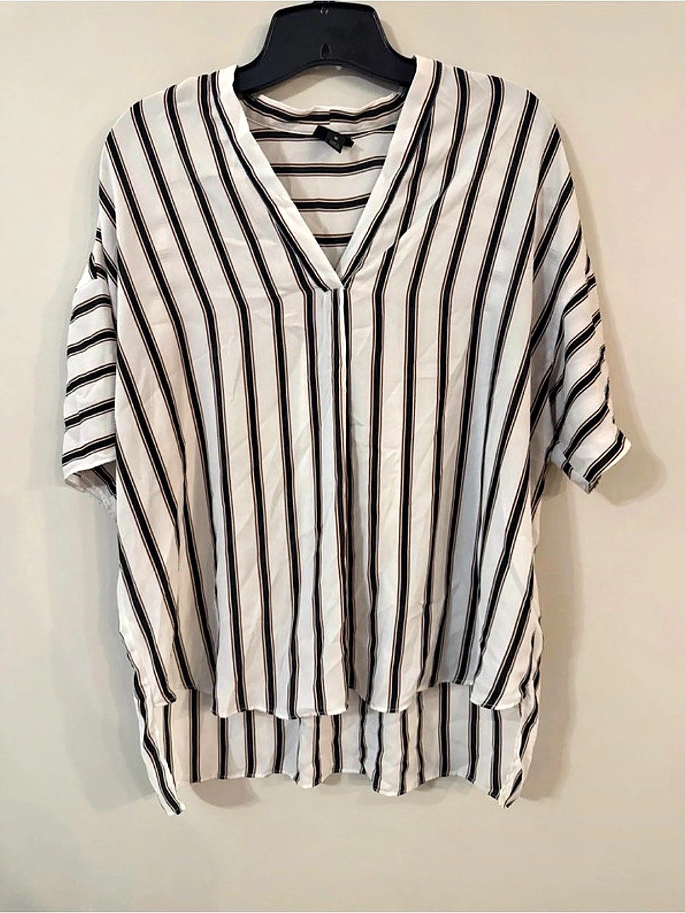 Worthington Striped V-Neck Blouse in White & Black Size Medium